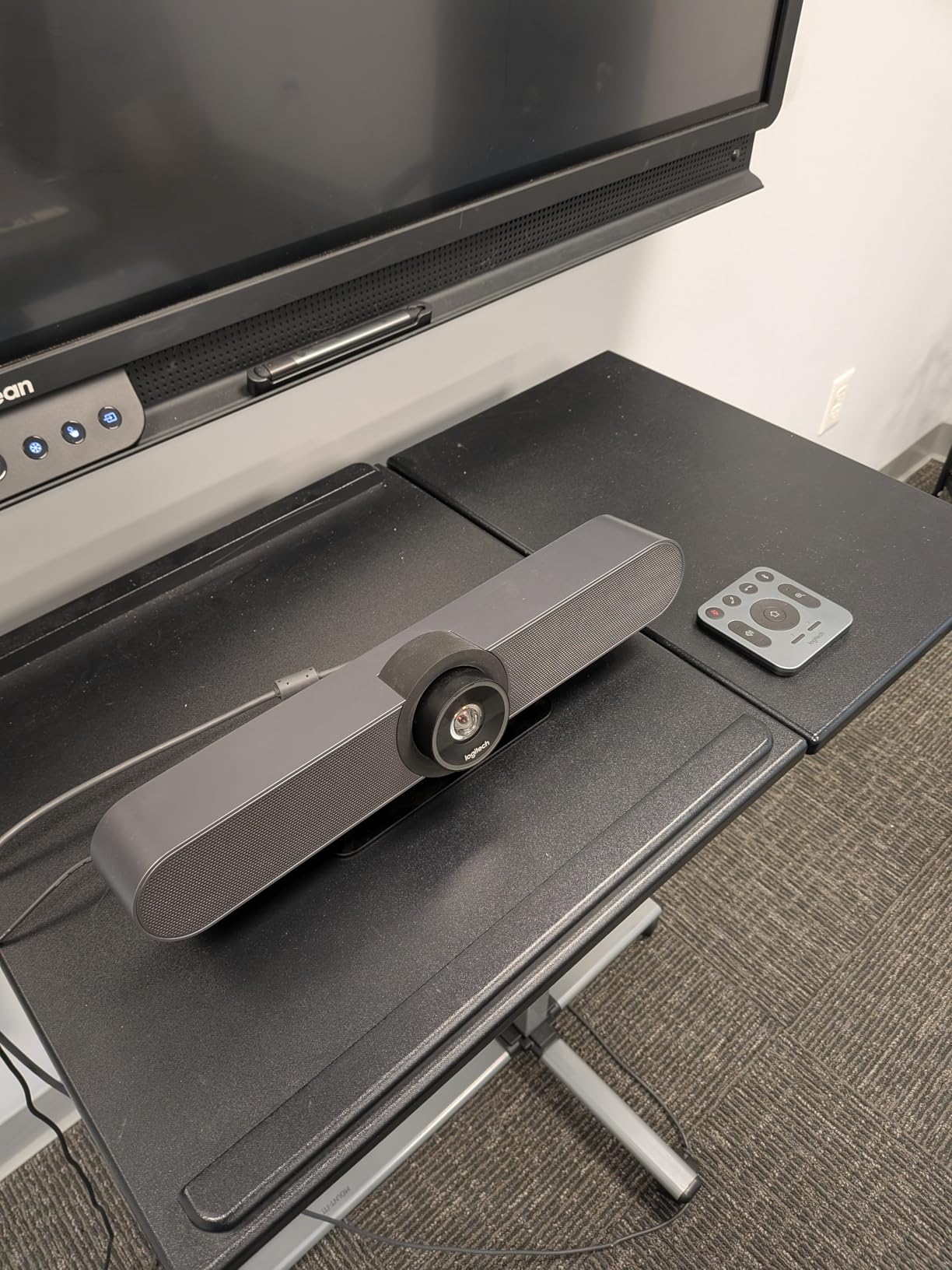 Logitech MeetUp Video Conferencing System, Ultra HD 4K/1080p/720p, 3 Microphones/Adjustable Speakers, Wide Field of View 120, PC/Mac/Laptop/MacBook/Tablet - Black customer photo 2