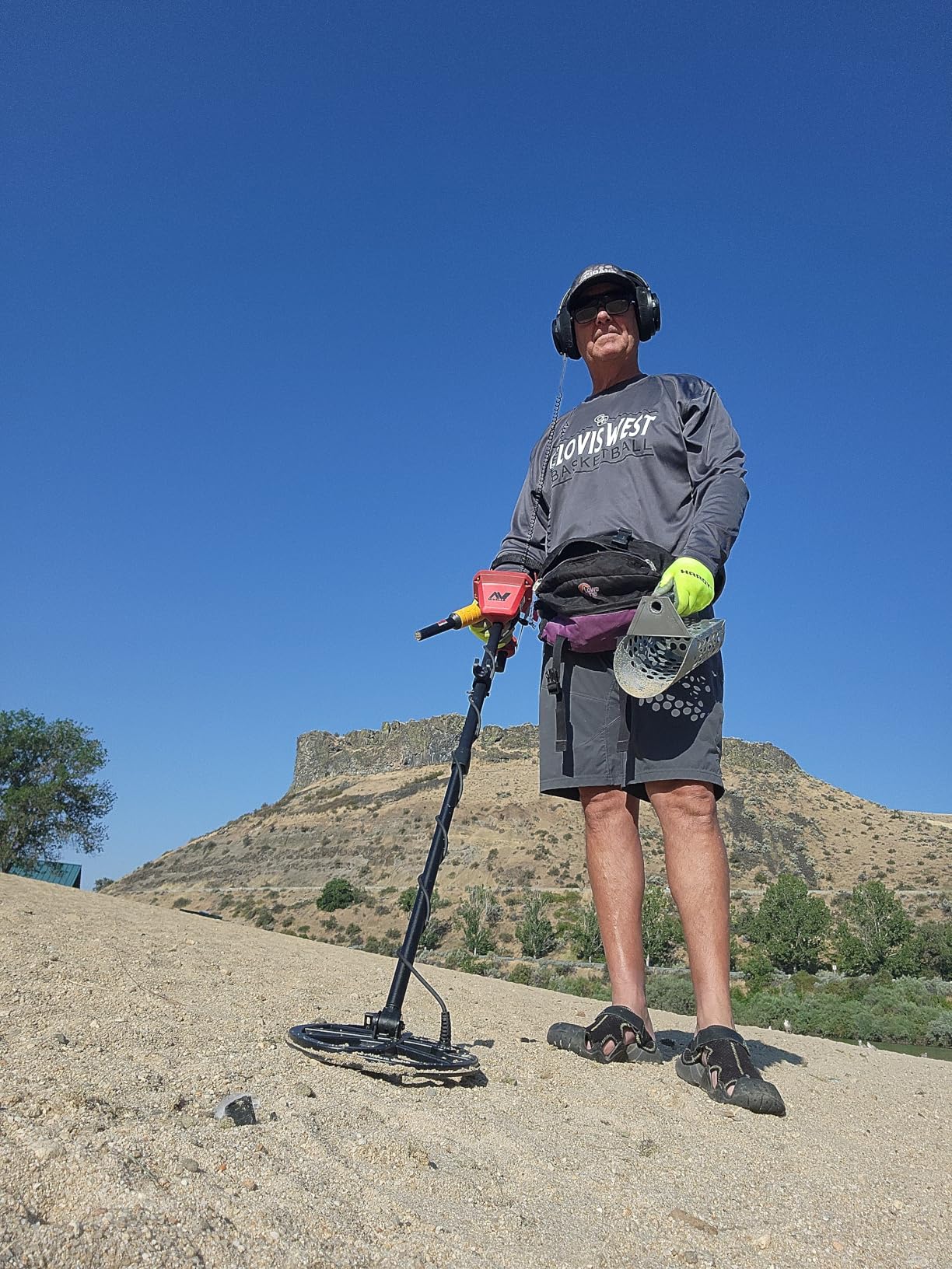 PRO-FIND 15 Waterproof Pinpointer Metal Detector for Adults with Audio Indication (Holster Included) customer photo 2