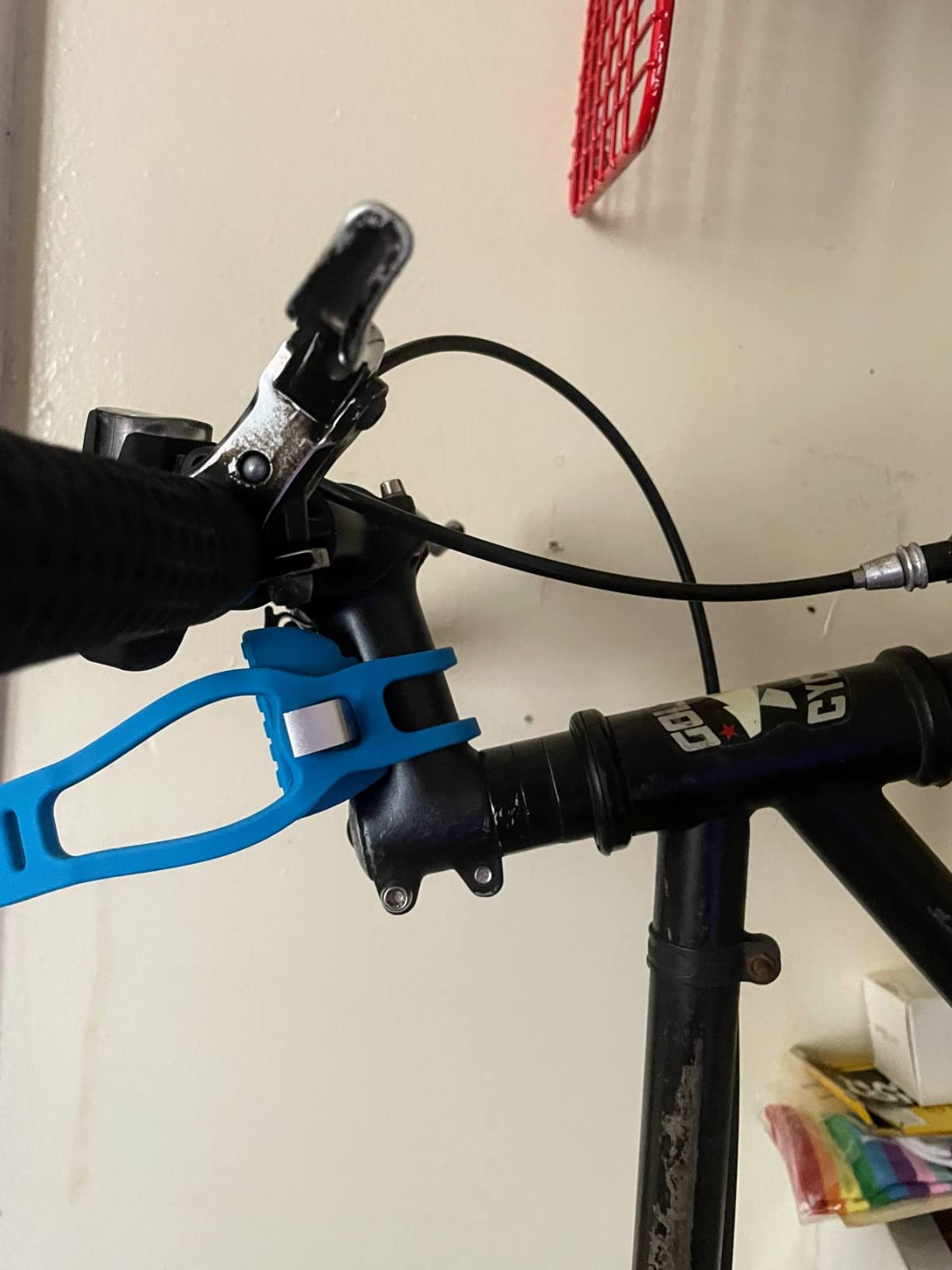 Nite Ize HandleBand Universal Smartphone Bike Handlebar Mount, Charcoal customer photo 2