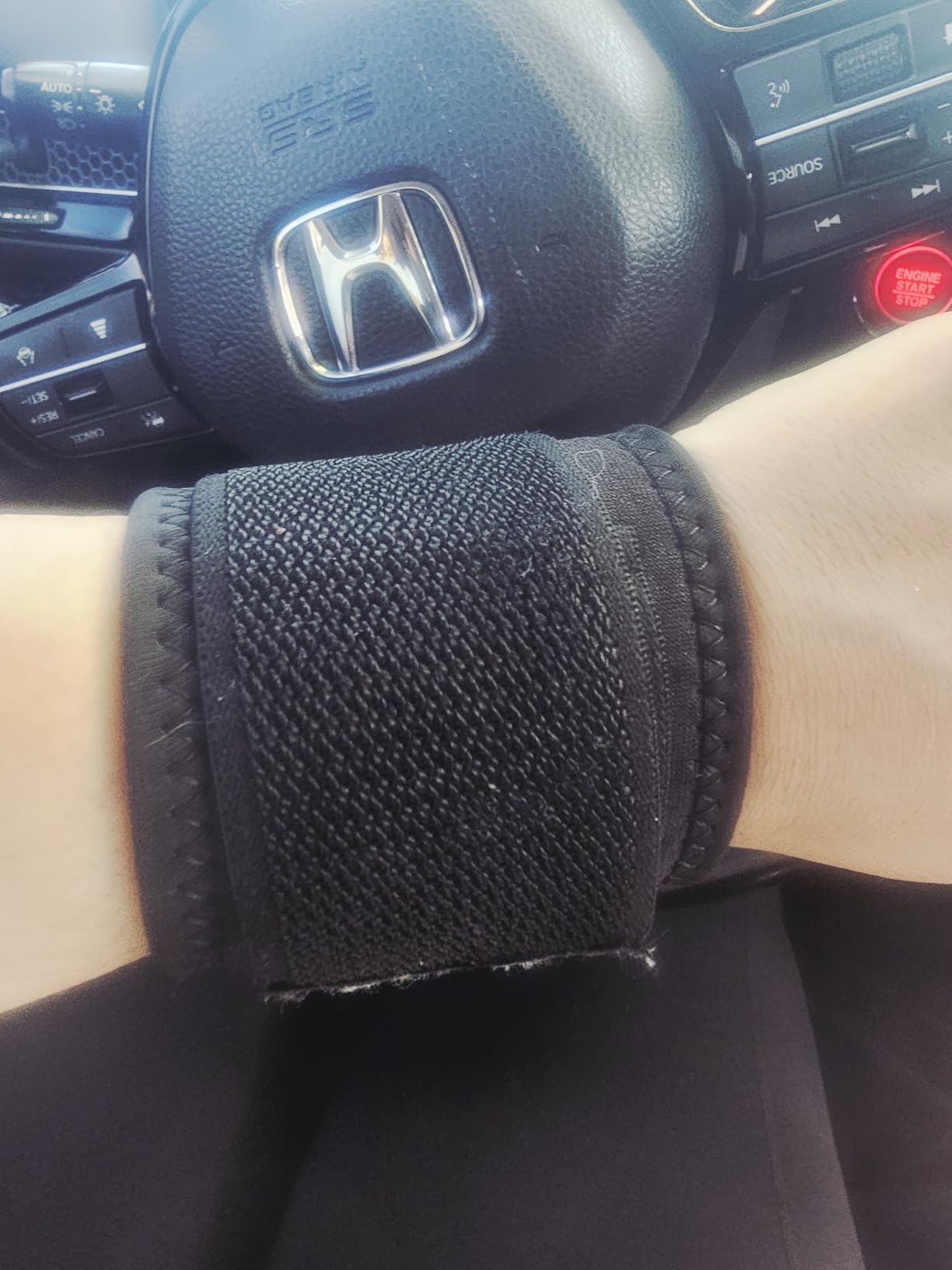 HiRui 2 Pack Wrist Compression Straps - Dual-Layer Wrist Brace for Pain Relief & Support, Tendonitis, Carpal Tunnel, Arthritis - Adjustable Wrist Wraps for Fitness, Workouts & Everyday Use (Black) customer photo 1