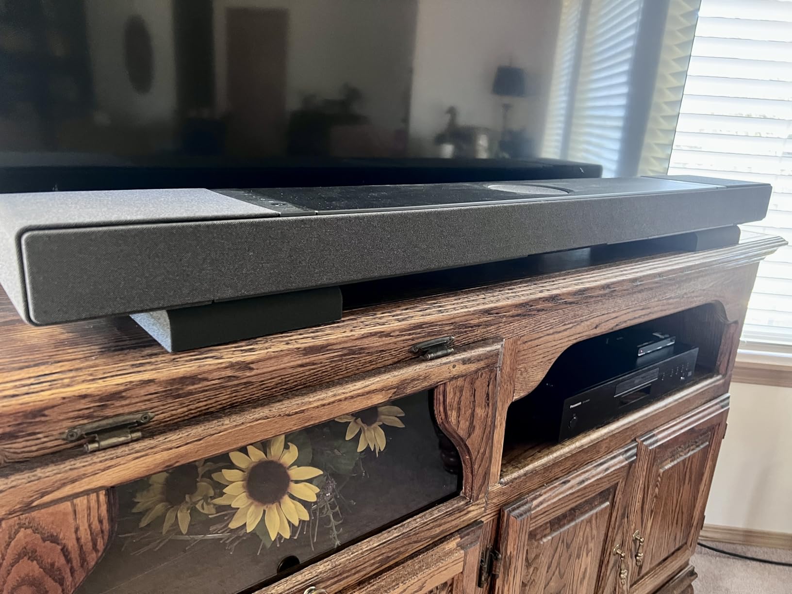 Sound Addicted - Studio Monitor Isolation Pads for 3-4.5 inches Small Speakers, Pair of 2 High Density Dampening Acoustic Stands Foam which Fits Most Bookshelf's and Desktops | SMPad 4 customer photo 1