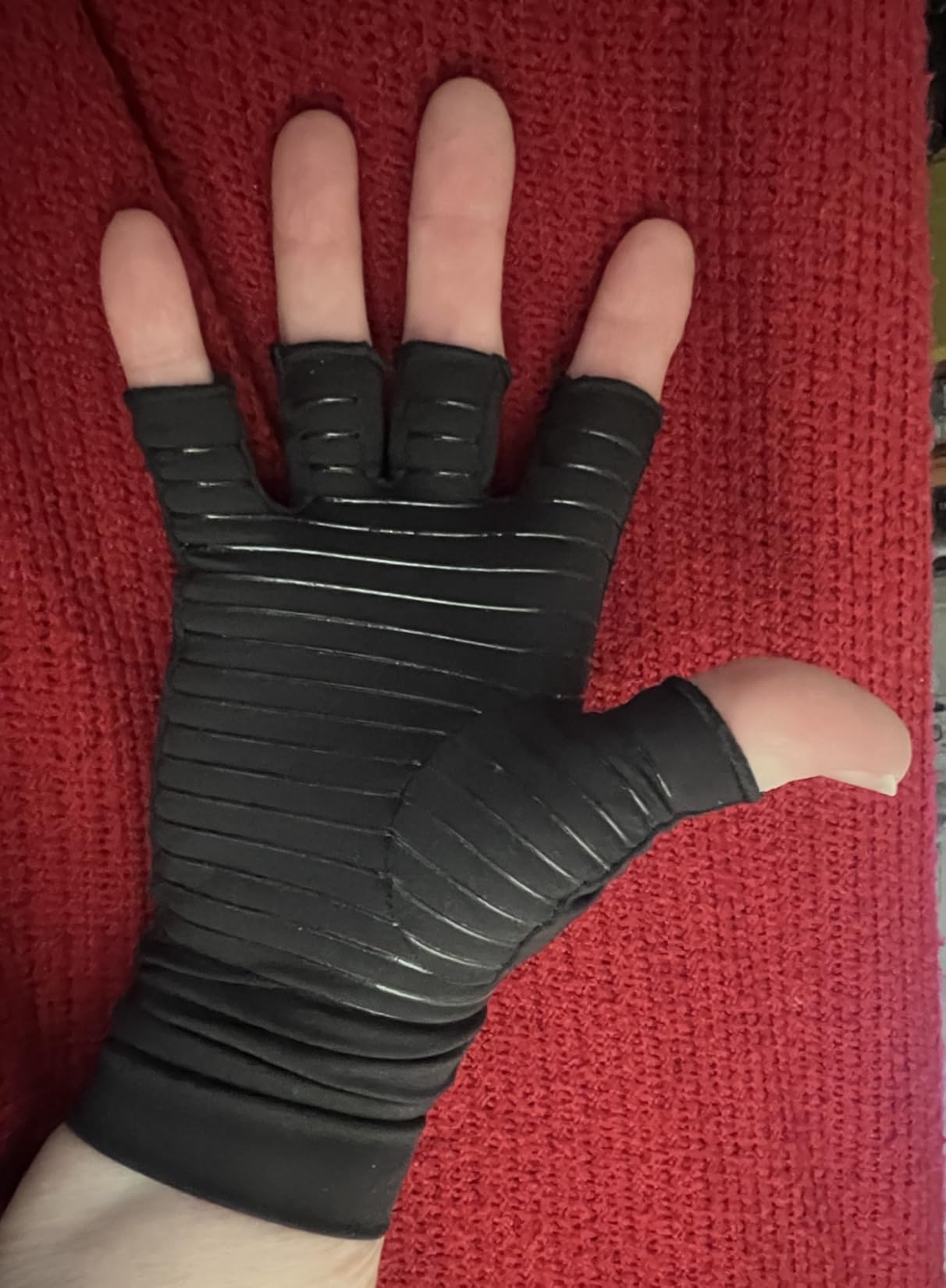 ComfyBrace Copper Infused Compression Arthritis Gloves for Hand & Finger Relief from pain/swelling caused by Rheumatoid Arthritis, Carpal Tunnel, Tendonitis and Poor Circulation, Fits Men & Women customer photo 1