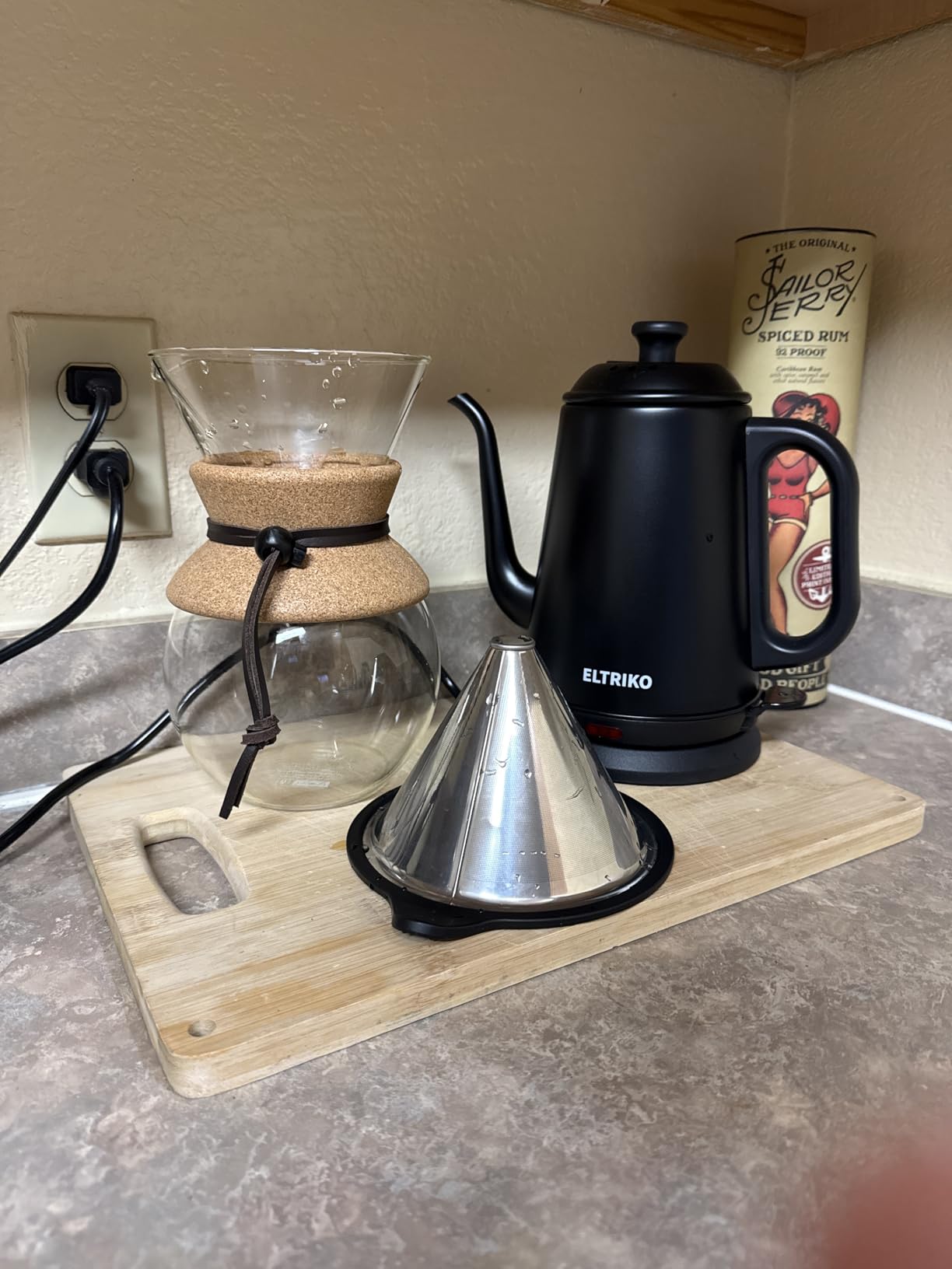 Bodum 34oz Pour Over Coffee Maker, High-Heat Borosilicate Glass with Reusable Stainless Steel Filter and Cork Grip - Made in Portugal customer photo 2