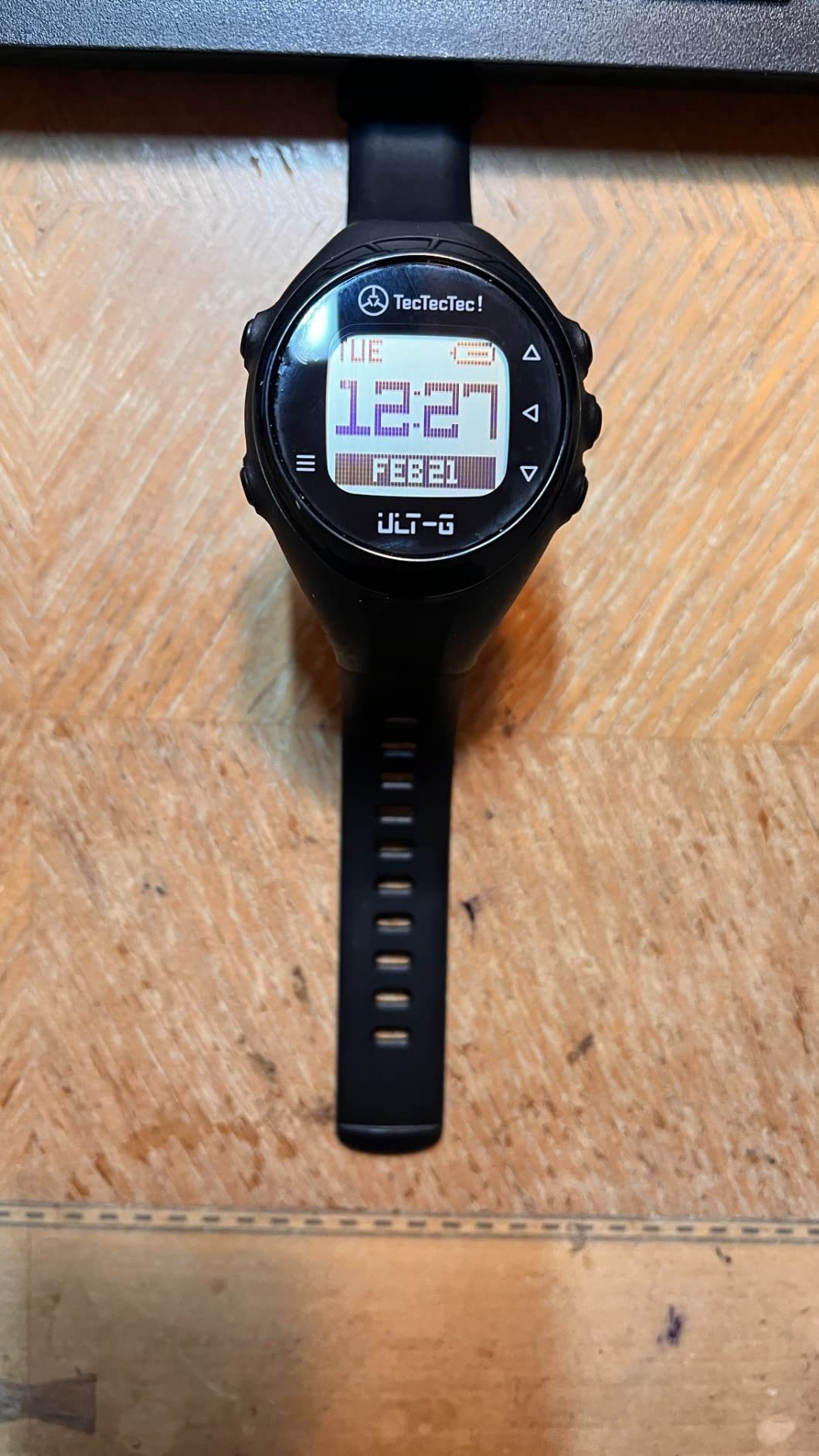 TecTecTec ULT-G Stylish, Lightweight and Multi-Functional Golf GPS Watch, Durable Wrist Band with LCD Display, Worldwide Preloaded Courses - Black customer photo 2