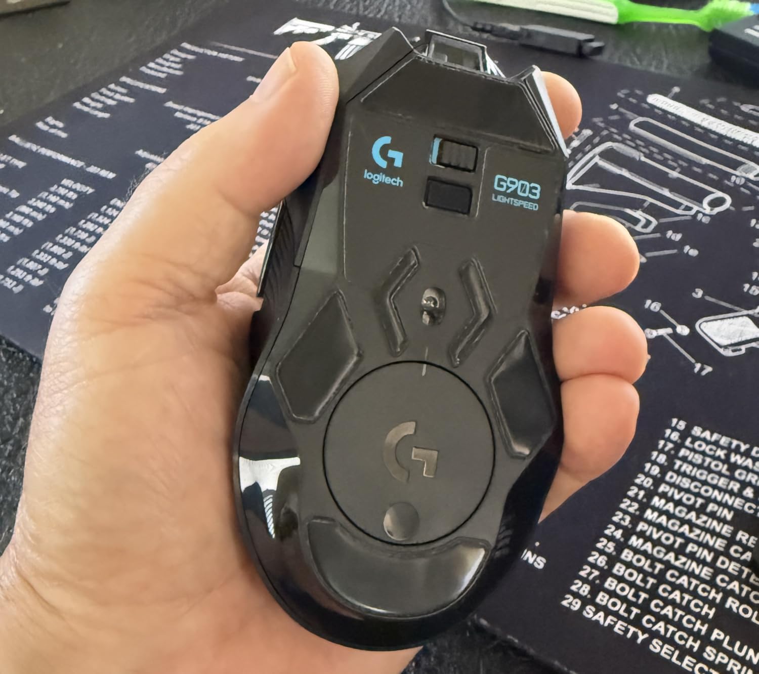 Logitech G903 Lightspeed Wireless Gaming Mouse w/Hero 25K Sensor, 140+ Hour with Rechargeable Battery and LIGHTSYNC RGB. POWERPLAY Compatible, Ambidextrous, 107g+10g Optional, 25,600 DPI - Black customer photo 2