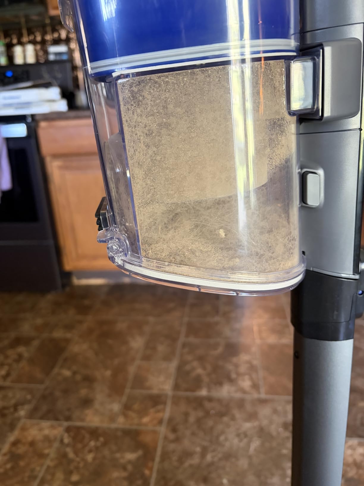 Shark | Pet Cordless Vacuum Cleaner | LED Headlights | Removable Handheld Vacuum for Pet Hair | Crevice Tool & Pet Multi-Tool Included | 40min Runtime | For Carpet & Hard Floors | Grey | IX141 customer photo 2
