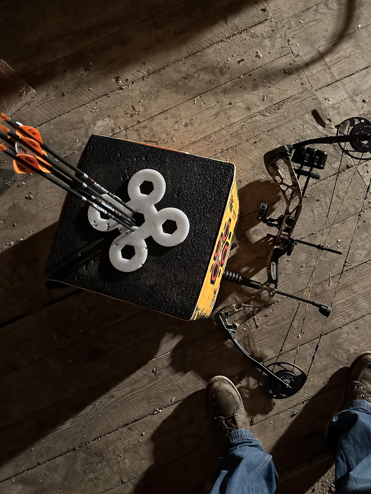 DIAMOND ARCHERY Edge 320 70lbs Compound Bow customer photo 1