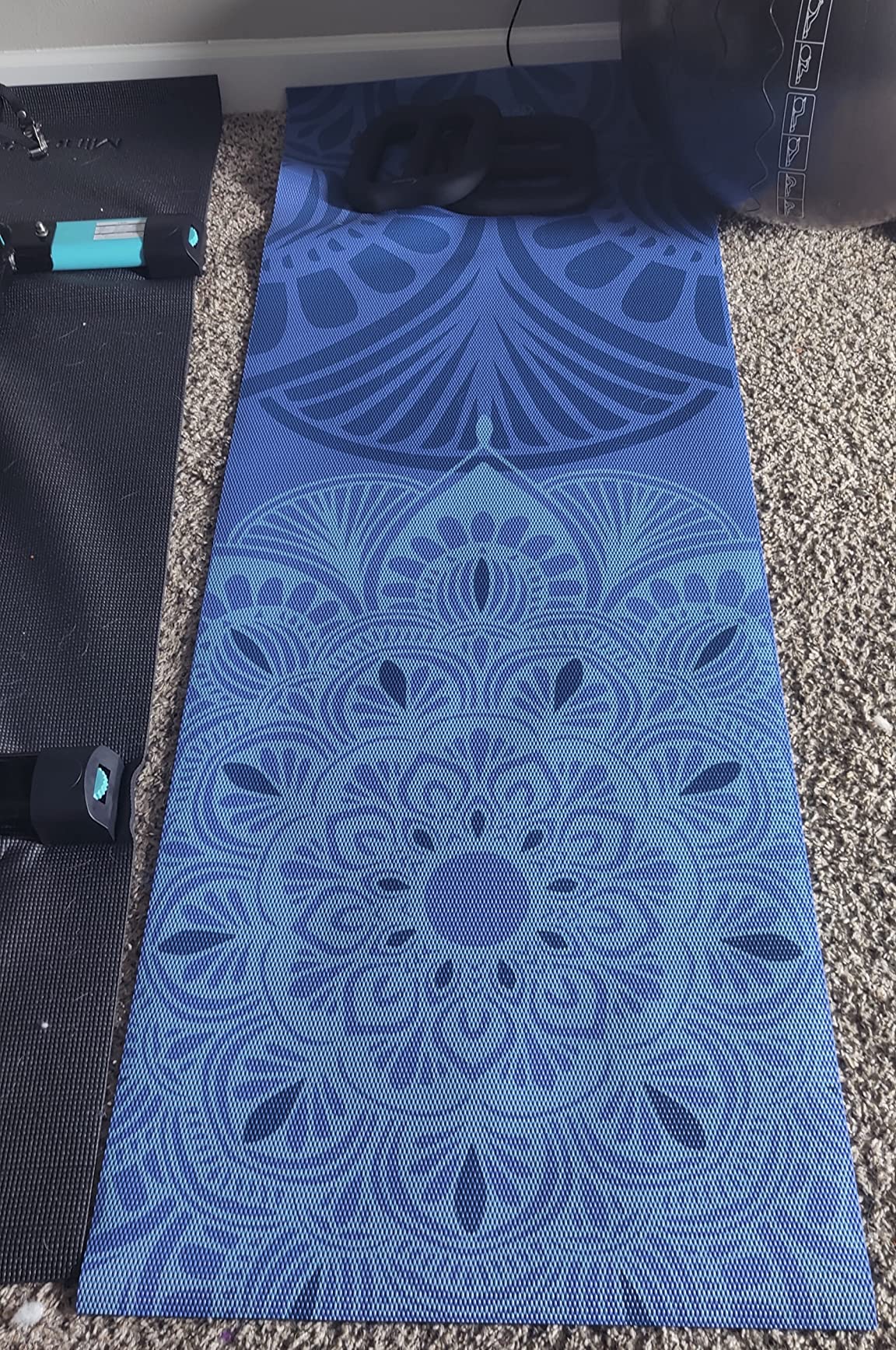 Gaiam Yoga Mat - Premium 5mm Print Thick Non Slip Exercise & Fitness Mat for All Types of Yoga, Pilates & Floor Workouts (68