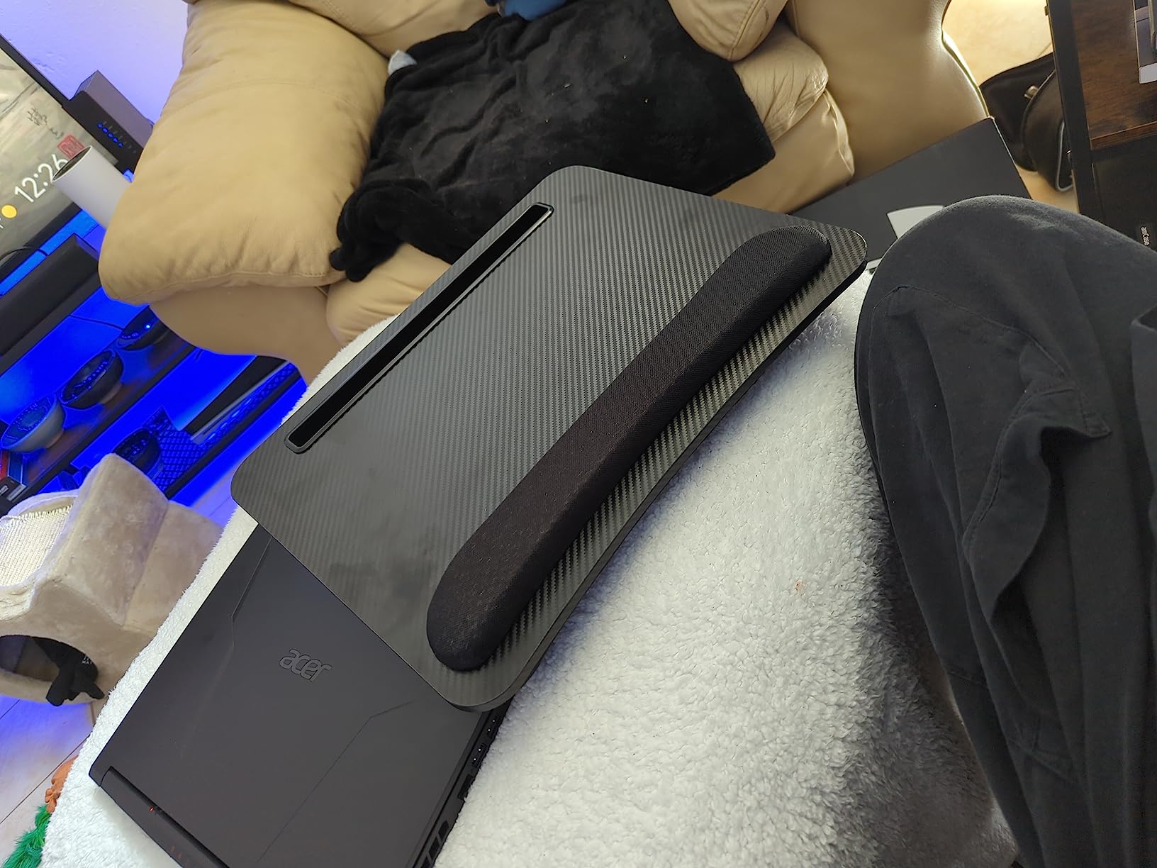 HUANUO Portable Lap Laptop Desk with Pillow Cushion, Fits up to 15.6 inch Laptop, with Anti-Slip Strip & Storage Function for Home Office Students Use as Computer Laptop Stand, Book Tablet customer photo 1