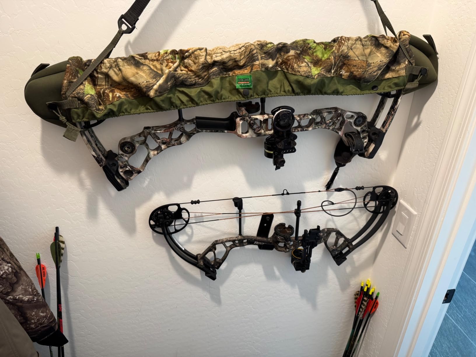 Bear Archery Royale Ready to Hunt Compound Bow Archery Set with Archery Accessories for Adults and Youths, 12-27 Draw Length, 5-50 Lbs Draw Weight, Up to 290 FPS customer photo 2
