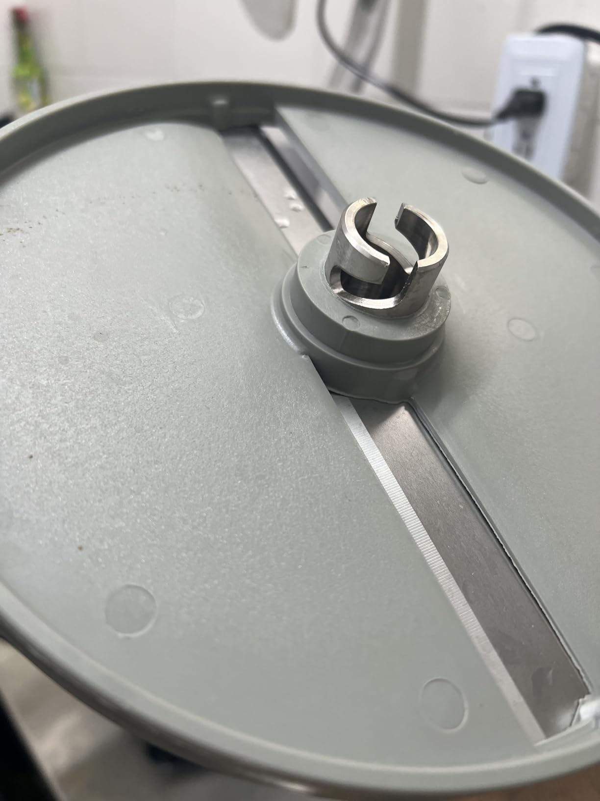 VBENLEM 110V Commercial Food Processor 2 Feeding Holes, 550W Electric Vegetable Slicer 1600 RPM, Stainless Steel Vegetable Processor Detachable 6-blades, 3mm/4mm/7mm Shred, 2mm/4mm Slice customer photo 1