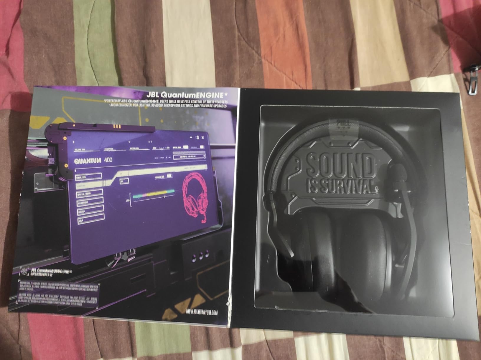 JBL Quantum 400 - Wired over-ear gaming headset with game-chat balance dial, JBL QuantumSURROUND and DTS, Voice focus directional flip-up boom microphone and memory foam ear cushions (Black) customer photo 2