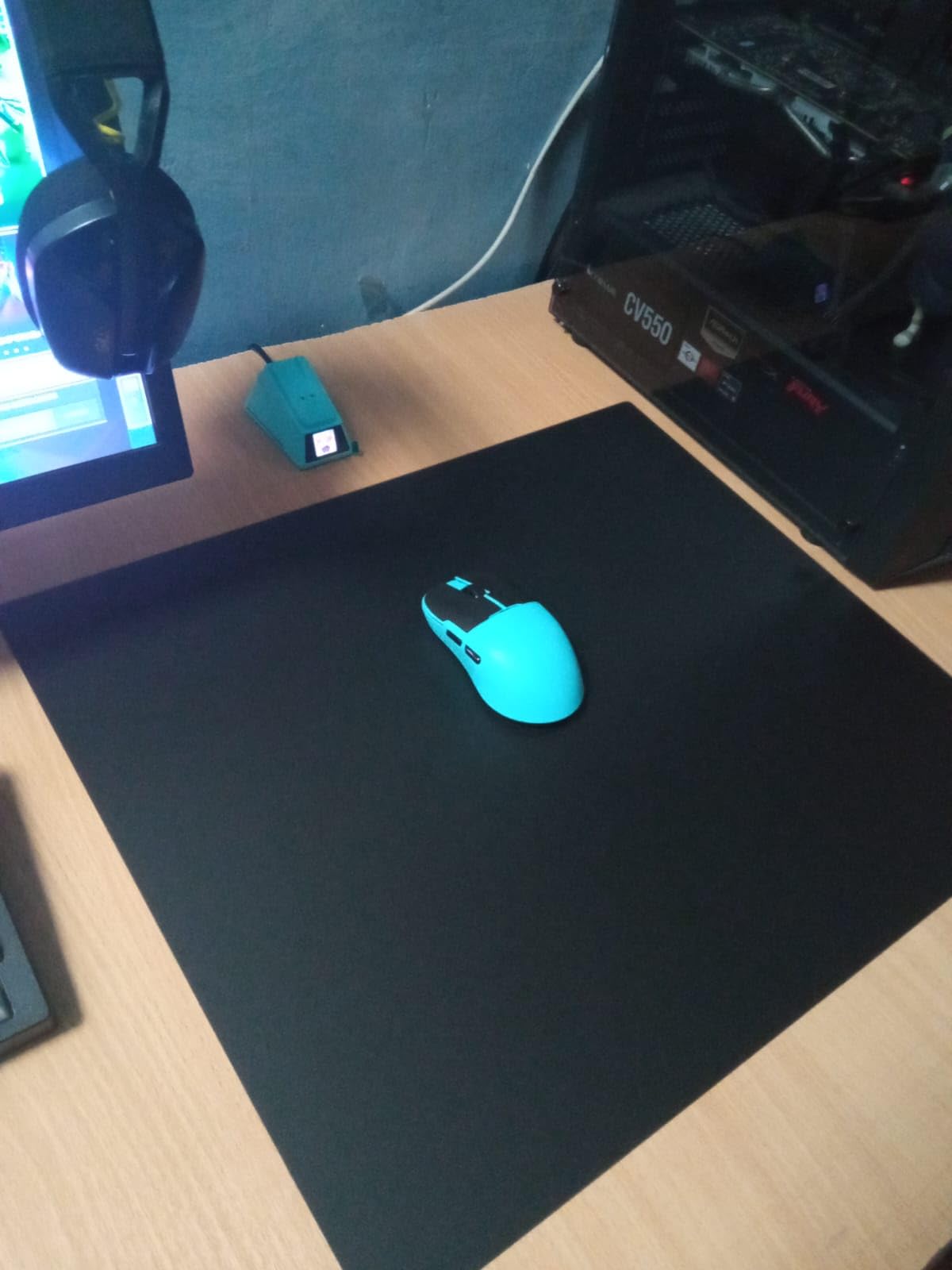 Pulsar Superglide Glass Gaming Mouse Pad v2 ALUMINO-Silicate Glass Surface Anti-Slip Fully Molded high-Density Silicone Rubber 16.5in x 13in (L, Black) customer photo 2