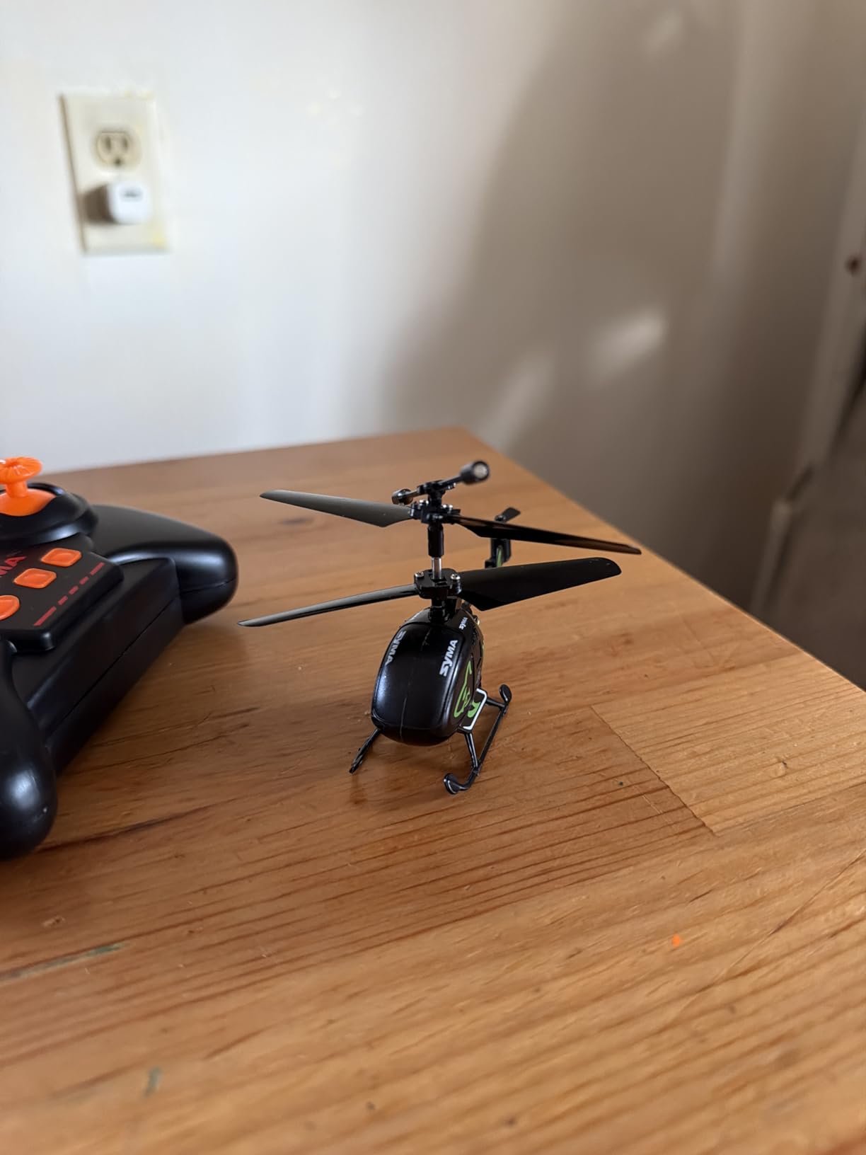 SYMA S100 Mini RC Helicopter with Gyro Stabilizer, Altitude Hold, 3.5 Channel, 5-7 Min Flight Time, Remote Control Helicopter Toy for Boys and Girls customer photo 1