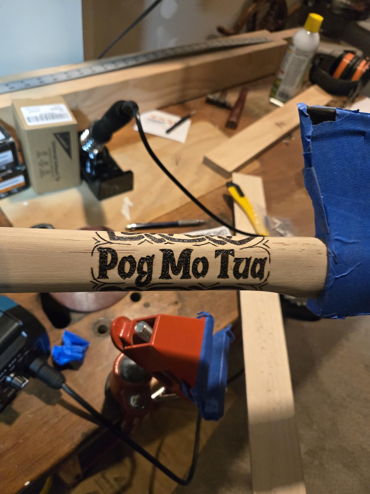 YIHUA 939-II Wood Burning Kit Station Pyrography Pen 250~750℃/482~1382℉ Temperature Adjustable with 20 Wire Nibs, 1 Stable Pen Holder, 2 Stencils, 2 Scrap Wood, 1 S/S Tweezers, and 1 Pliers (Blue) customer photo 1