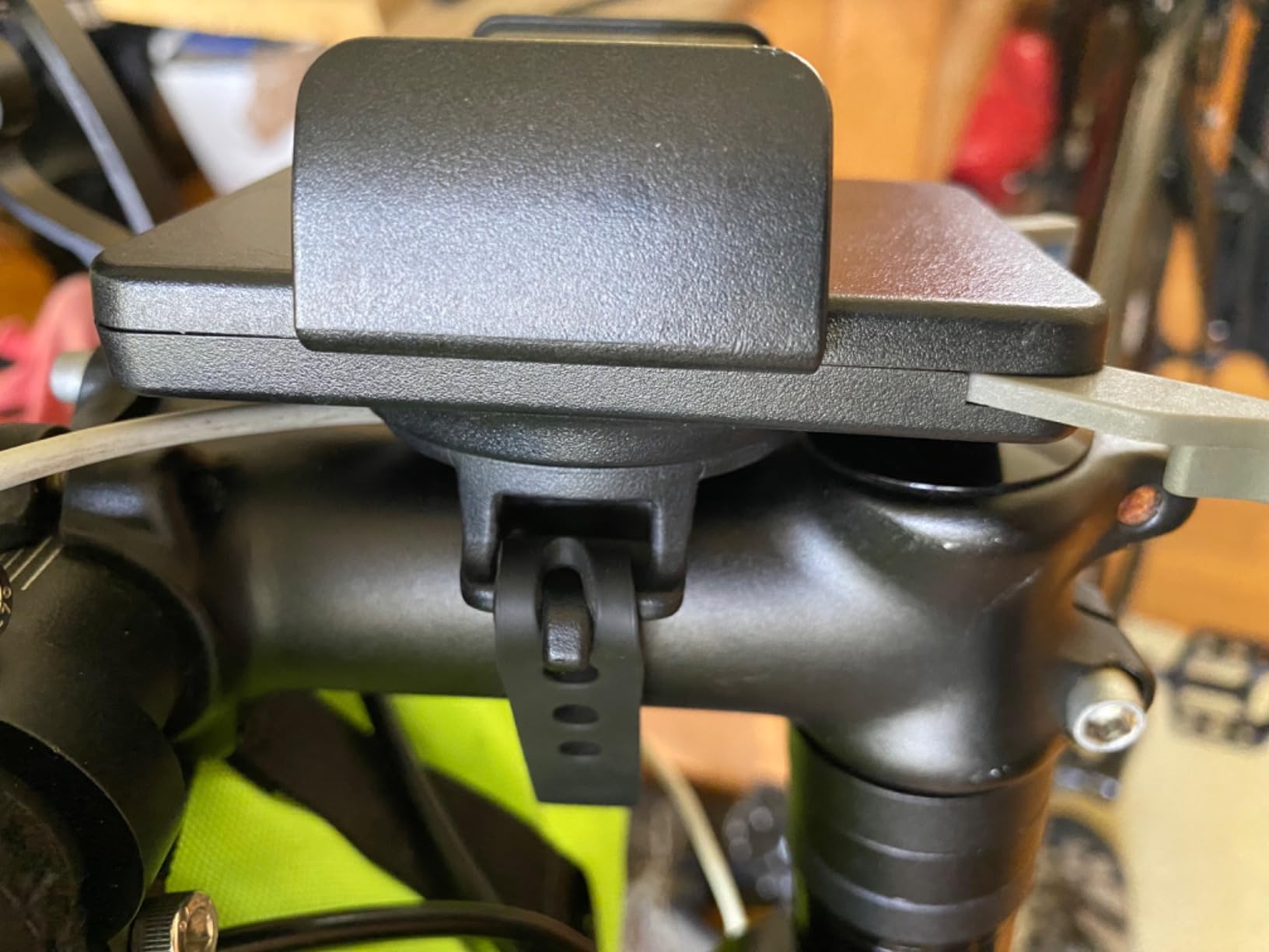 Nite Ize Squeeze Rotating Smartphone Bar Mount, Universal Bike Phone Holder For Bar or Stem, Compatible With MagSafe iPhone 12 Pro Max/Mini/Galaxy/Edge/Google Pixel and more customer photo 1