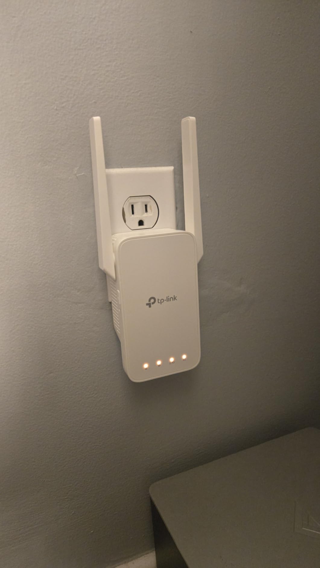 TP-Link AC1200 WiFi Extender - 1.2Gbps Home Signal Booster, Dual Band 5GHz/2.4GHz, Up to 1600 Sq.ft and 32 Devices, EasyMesh Compatible, One Ethernet Port (RE315) customer photo 2