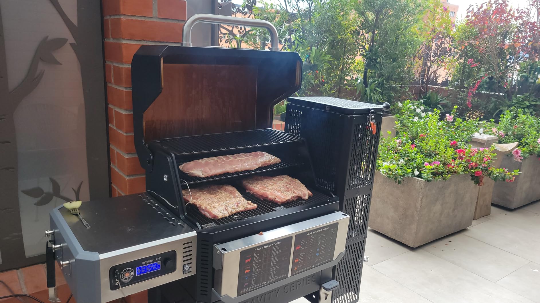 Masterbuilt Gravity Series 800 Smoker Grill - Charcoal Grill plus Griddle Insert, Digital Control, App Connectivity, 800 Cooking Square Inches in Black, Model MB20040221 customer photo 2