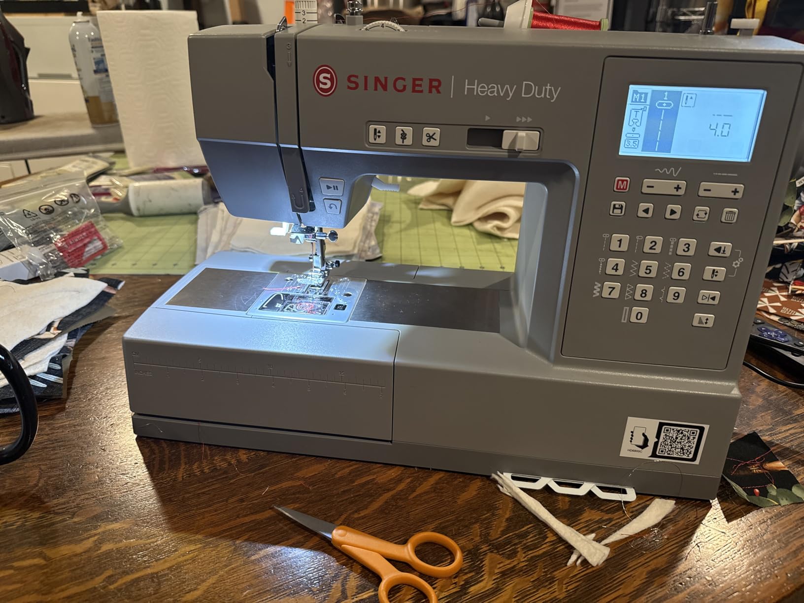 SINGER Heavy Duty 6800C Computerized Sewing Machine with Accessory Kit | Strong Motor with Enhanced Piercing Power, 586 Stitch Applications, LCD Screen, Full Metal Frame & 1-step Buttonhole customer photo 1