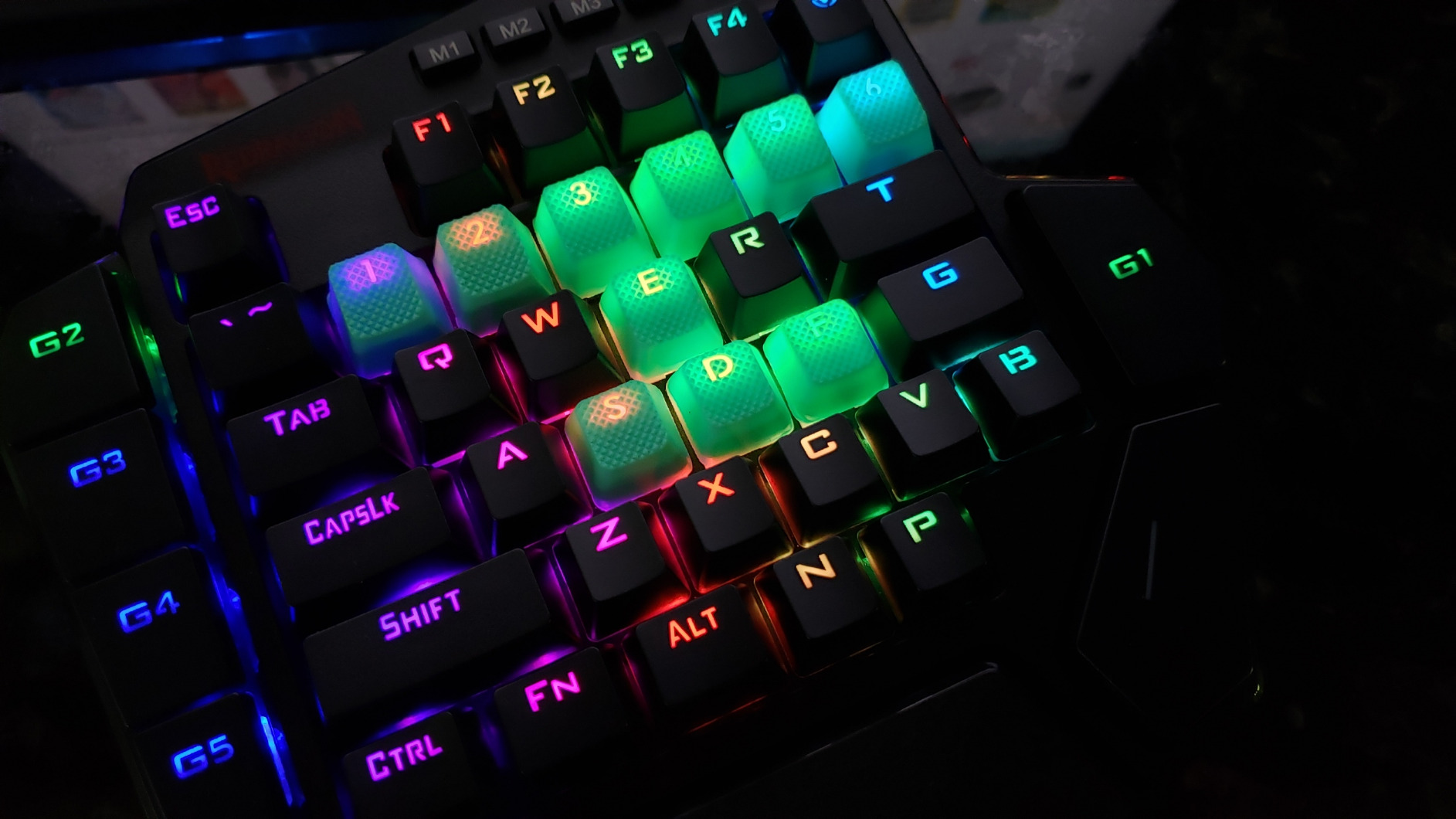 Redragon K585 PRO Wireless One-Handed Mechanical Keyboard, 42 Keys 3-Mode RGB 40% Gaming Keypad w/ 7 Onboard Macro Keys, Detachable Wrist Support, Rechargeable Battery (Blue Switch) customer photo 1