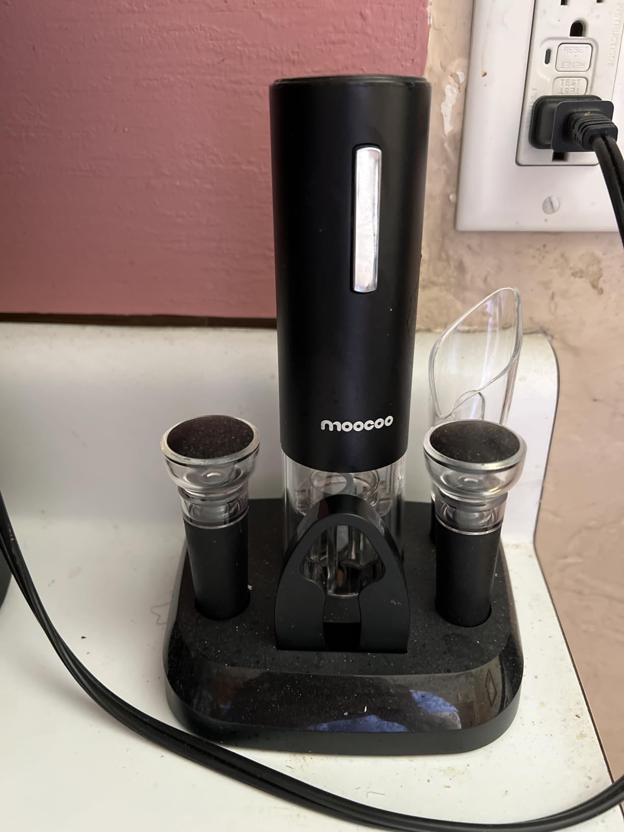 Electric Wine Opener with Charging Base, Cordless Electric Wine Bottle Opener with 2-in-1 Aerator & Pourer, Foil Cutter, 2 Vacuum Preservation Stoppers, Display Charging Station for Easy Storage customer photo 1