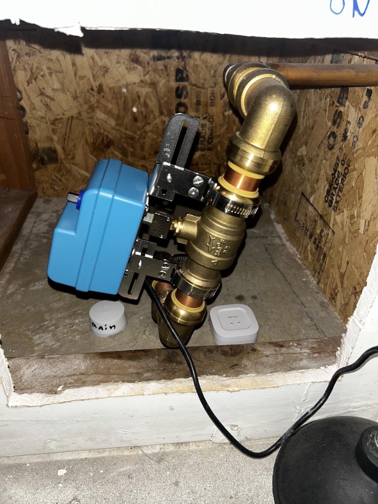YoLink DIY Automatic Water Leak Detection & Shut-Off Starter Kit, EVO Valve Operator, Wireless Valve Controller customer photo 2