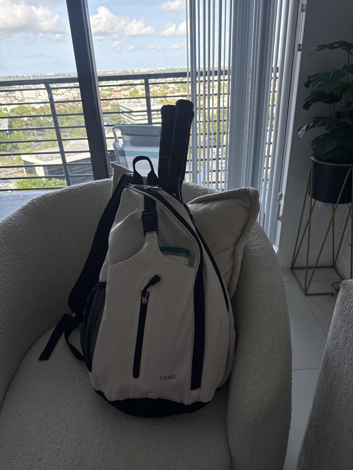 Ytonet Tennis Bag, Tennis Sling Backpack Crossbody Water Resistant for Men Women customer photo 1