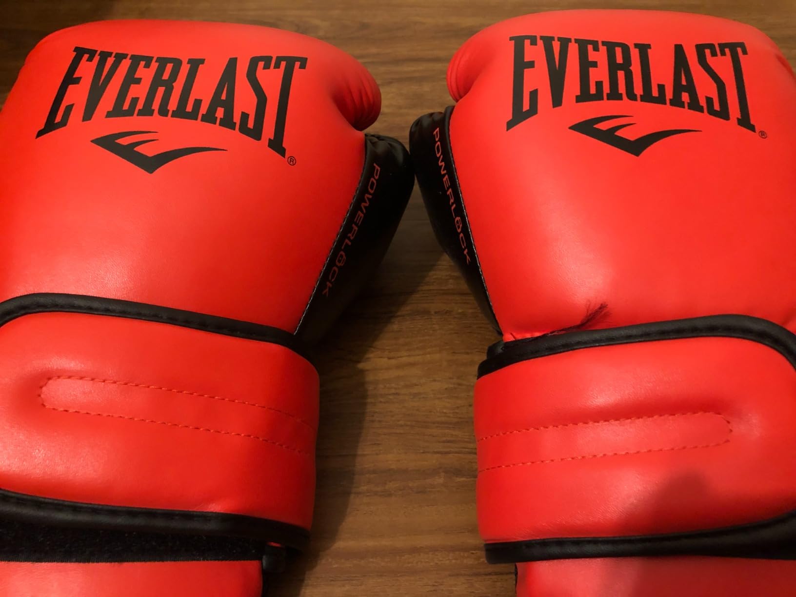 Everlast Powerlock 2 Hook & Loop Boxing Gloves | Fight Training Gloves | Hook and Loop with Durable Hand & Wrist Support | Heavy Bag & Fitness Training customer photo 1