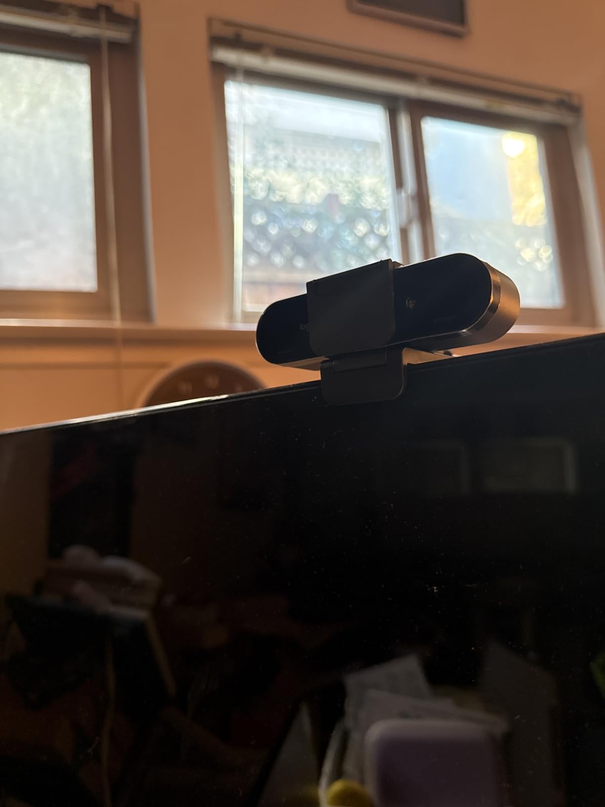 Logitech Brio 4K Webcam, Video Calling, Noise-Cancelling mic, HD Auto Light Correction, Wide Field of View, Windows Hello Support customer photo 1