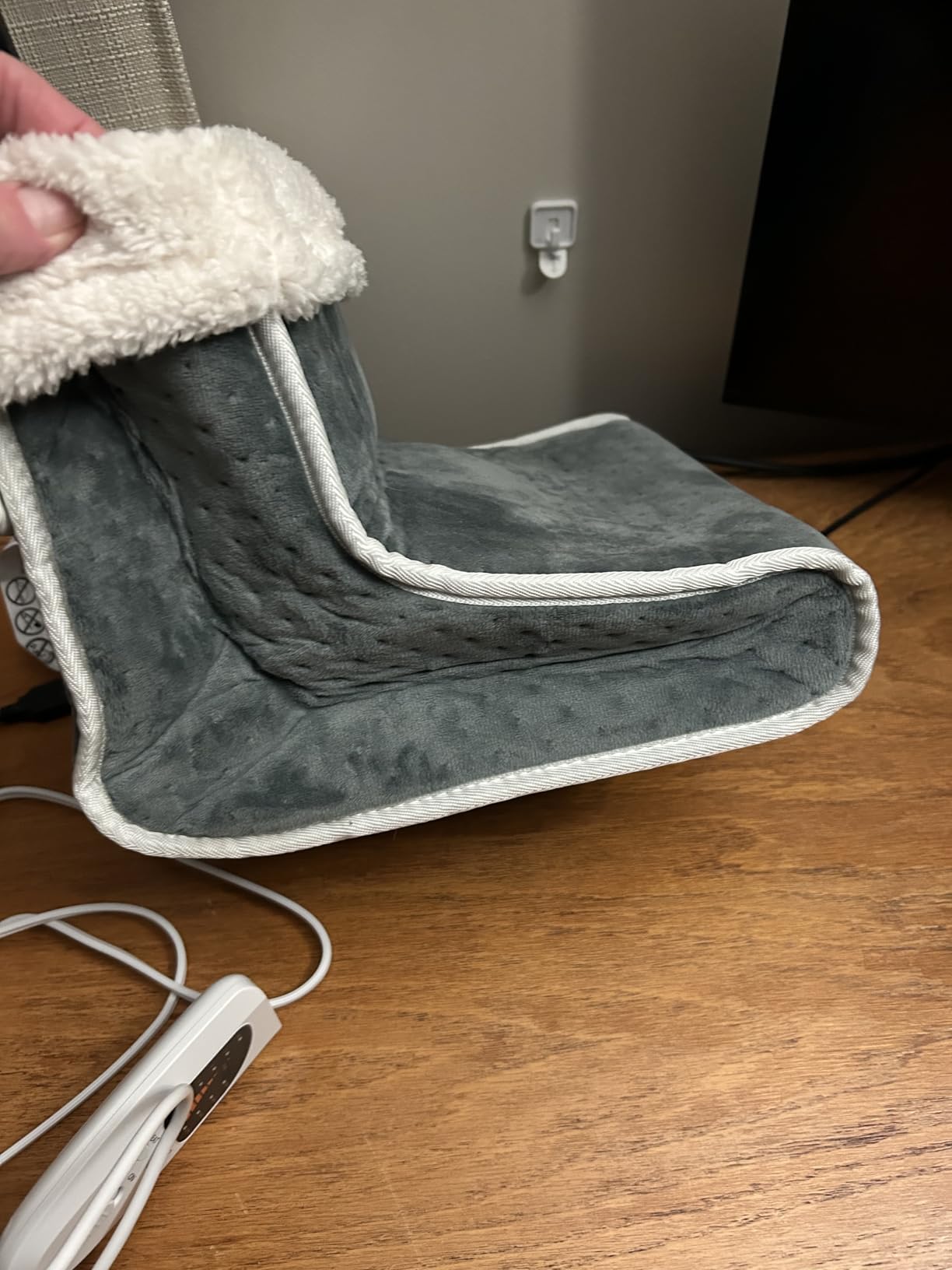 KLADNDER Electric Heated Foot Warmer for Men & Women, Feet Warmer with 6 Temperature Setting 4 Timer Setting, Auto Shut Off Washable customer photo 2