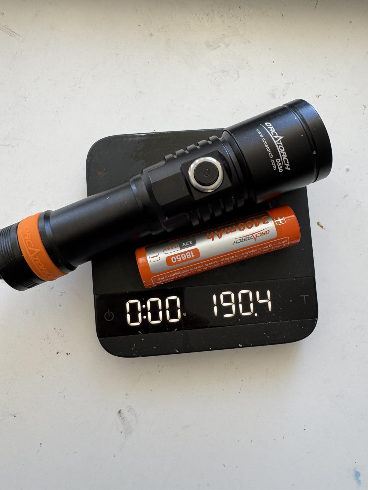 ORCATORCH D530 Scuba Dive Light, 1300 Lumens, 7 Degrees Narrow Beam Angle, Titanium Alloy Side Button Switch, 3 Lighting Modes, with Battery Indicator for Deep Sea Cave (5000K Warm White Light customer photo 1