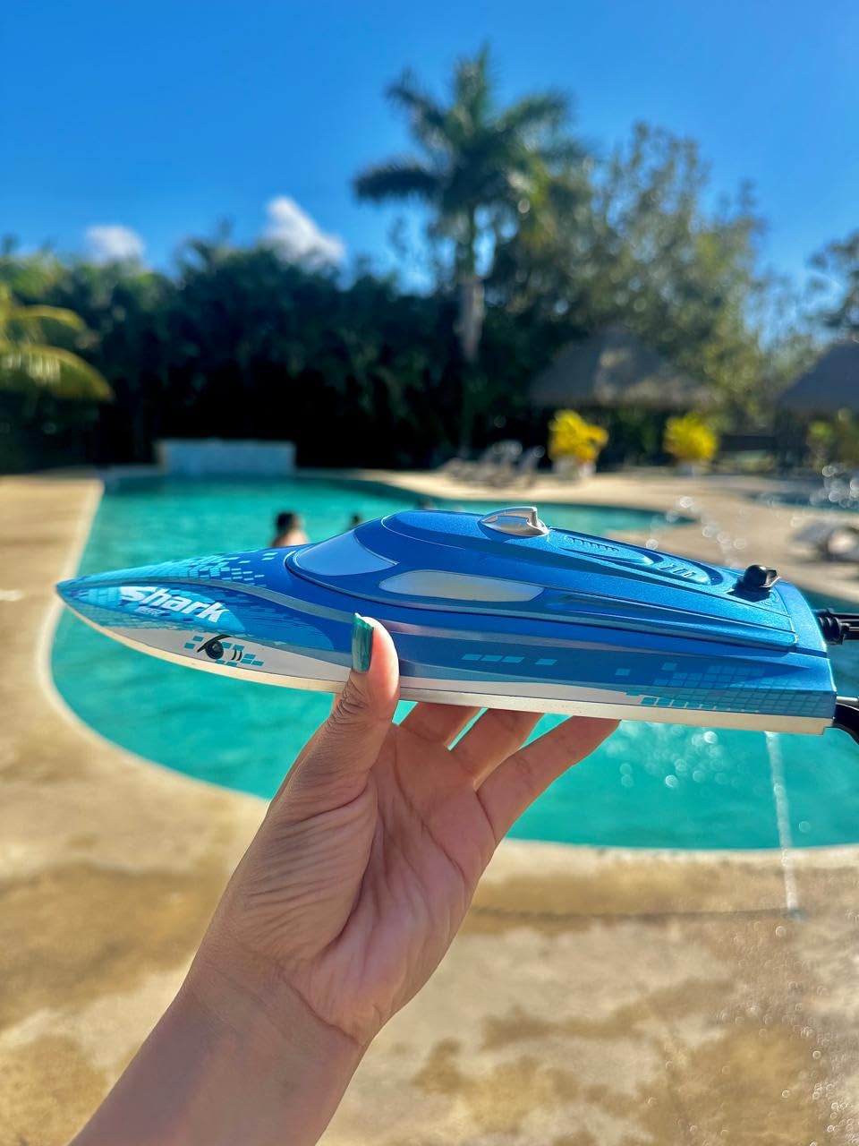 DEERC Full Proportional Remote Control Boat with LED Lights, Shark Graffiti, 20+ MPH, 2.4GHz High Speed RC Racing Boats for Lakes, Pool Toys for Kids & Adults customer photo 1