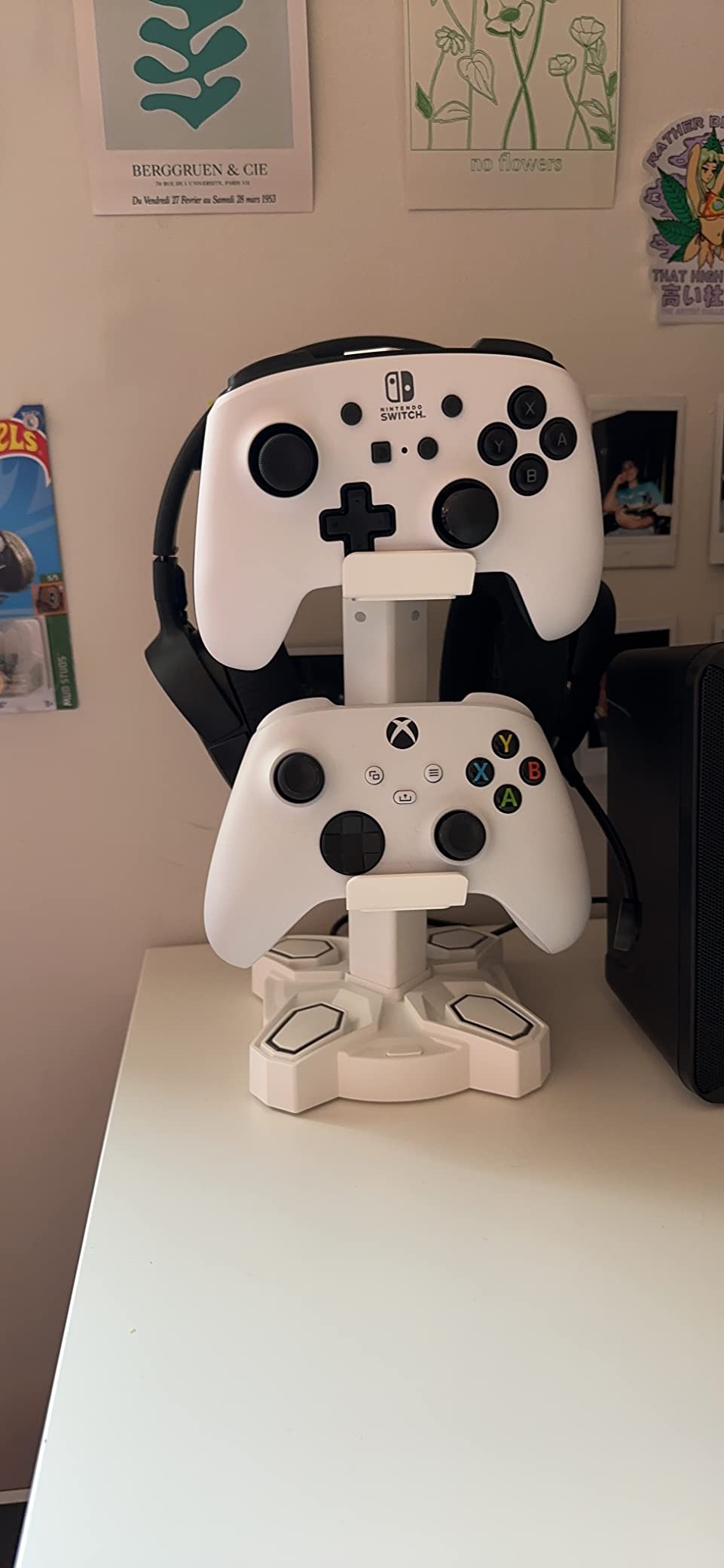 KDD Gaming Headphones Stand, Rotatable Headset Stand with Light Modes - Controller Holder with 2 USB Charging Ports customer photo 2