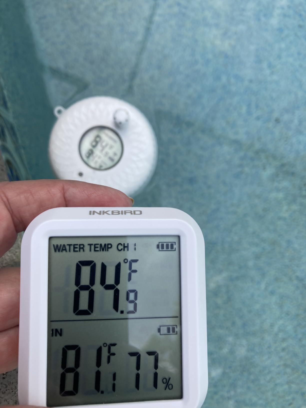 INKBIRD IBS-P01R 2nd Generation Wireless Floating Pool Thermometer Easy to Read for Hot Tub, Compatible with Gateway IBS-M1 and IBS-M2 customer photo 1