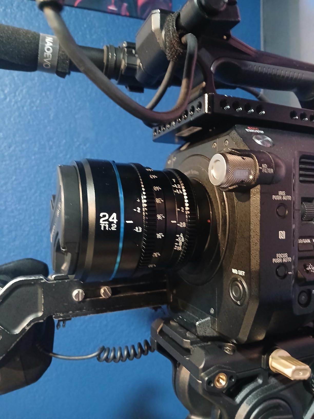 SIRUI Night Walker 35mm S35 Manual Focus Cine Lens, T1.2 Large Aperture Lens for E Mount Cameras, FX30, ZVE-10, A6500, A6600 (MS35E-B, Black) customer photo 1