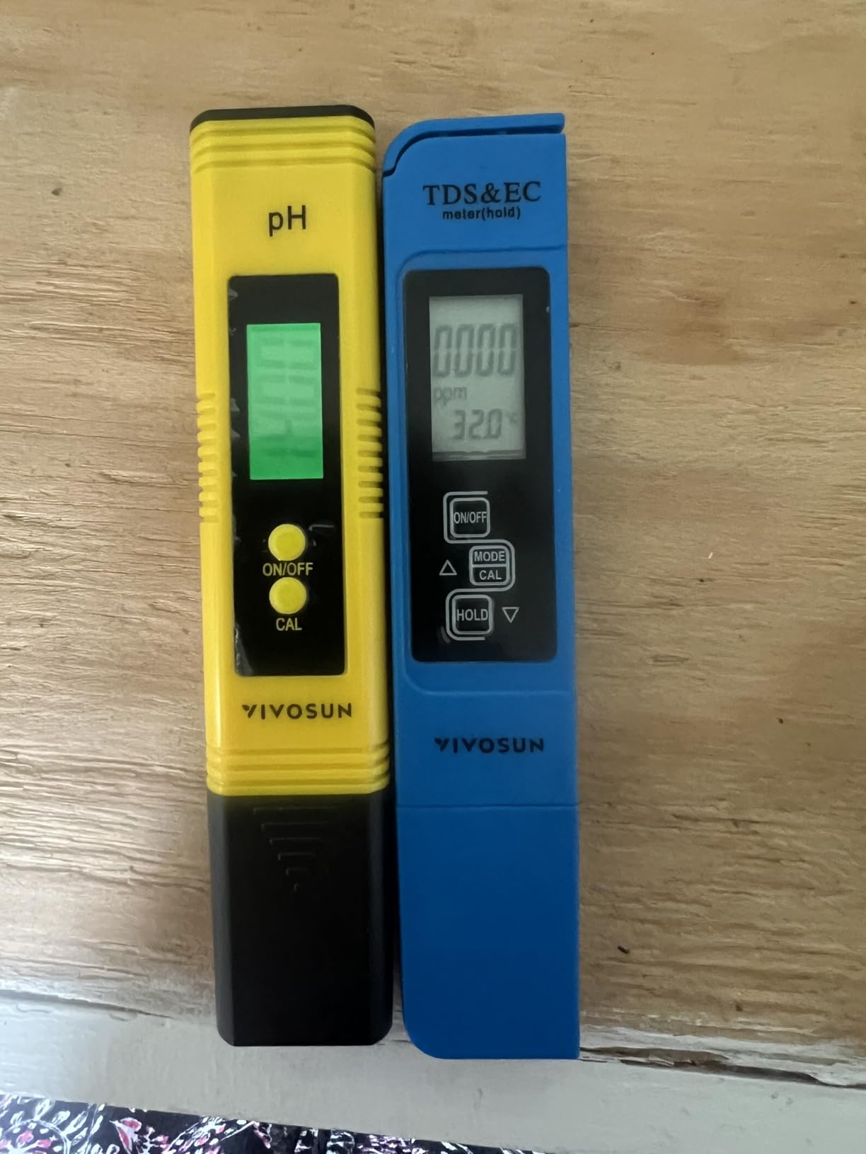 VIVOSUN Digital pH and TDS Meter Kits, 0.01pH High Accuracy Pen Type pH Meter ± 2% Readout Accuracy 3-in-1 TDS EC Temperature Meter for Hydroponics, Pool and Aquarium, Black White, UL Certified customer photo 1