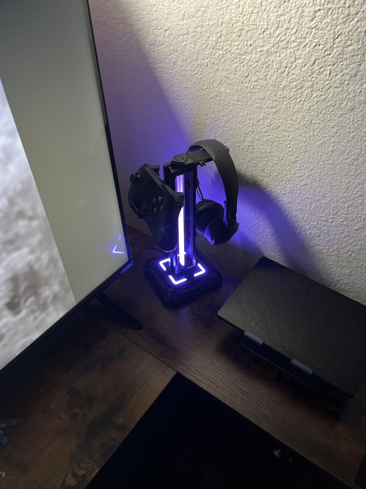 KDD RGB Headset Stand with 9 Light Modes - Controller Holder for Desk - Rotatable Headphone Stand & Detachable Controller Hook for PC Earphone Accessories (Black) customer photo 2