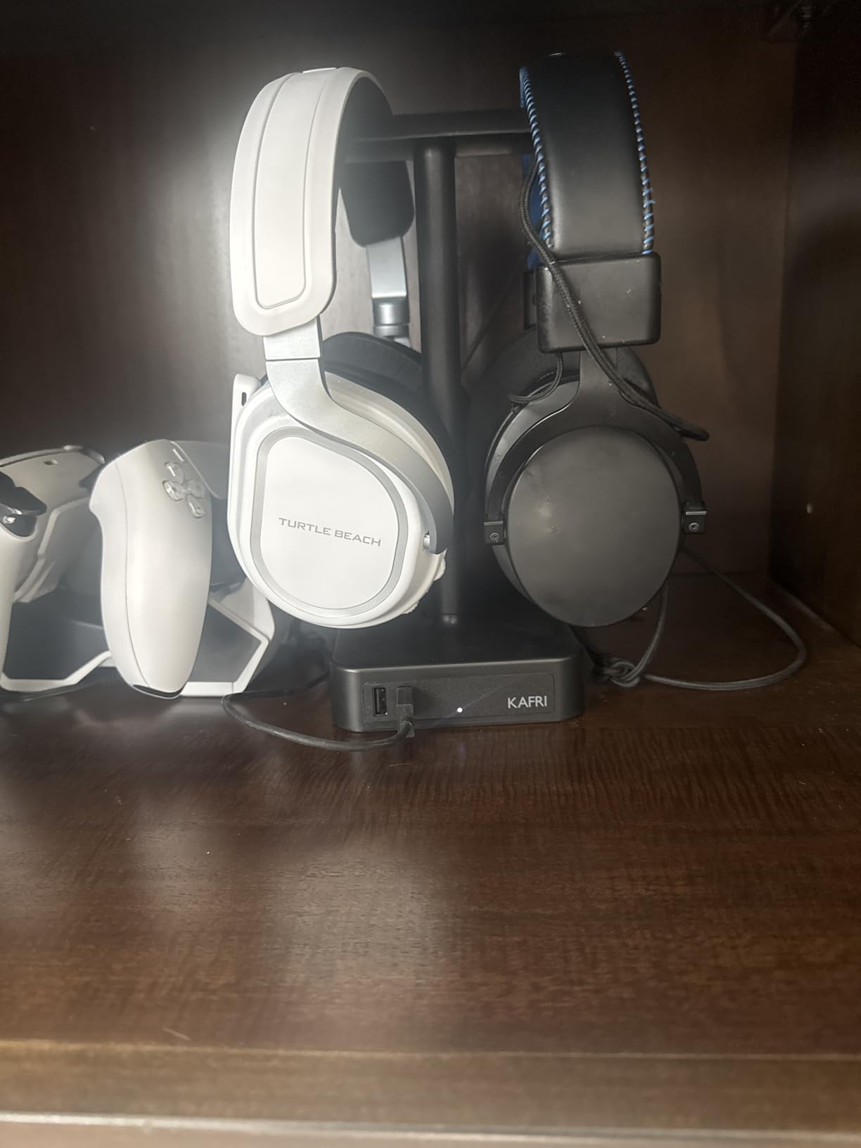 KAFRI RGB Headphone Stand with USB Hub Desk Gaming Headset Holder Hanger Rack with 1 USB2.0 Extension Charging Port customer photo 1