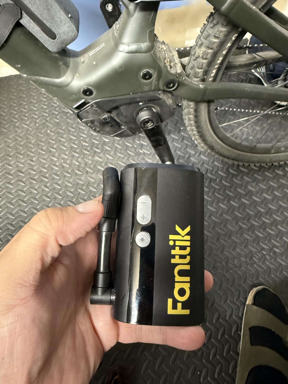 Fanttik X9 Ace Mini Bike Pump, 32s Fast Inflate Bike Pump with Gauge, 150PSI Electric Air Pump with Presta and Schrader Valve, Suitable for Mountain Bike, Road Bike, Electric Bike, MTB customer photo 1
