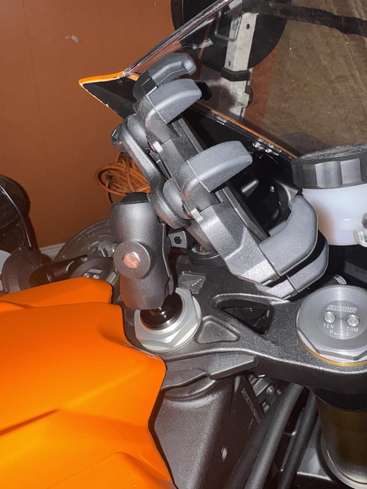 BRCOVAN Motorcycle Fork Stem Phone Mount Holder with Vibration Dampener, Heavy Duty Cellphone Cradle Fit Stem Tubes 12mm-25.4mm in Diameter, Adjustable for 5.4-6.9'' Smartphone customer photo 1