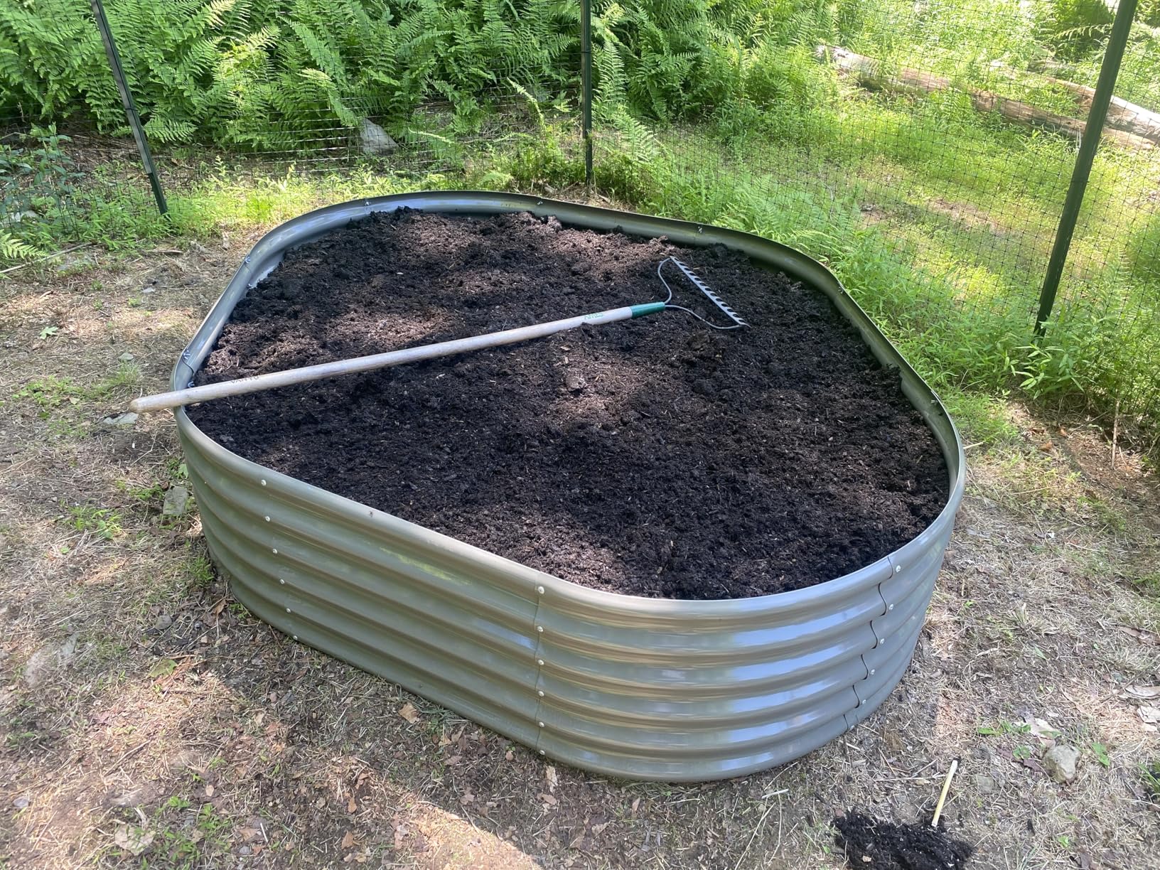 A ANLEOLIFE 8x4x2ft Galvanized Raised Garden Bed Kit, Oval Metal Deep Root Planters for Outdoor Plants Vegetables Flowers Herb, Large Bottomless, 478 Gallon Capacity- Quartz Grey customer photo 2