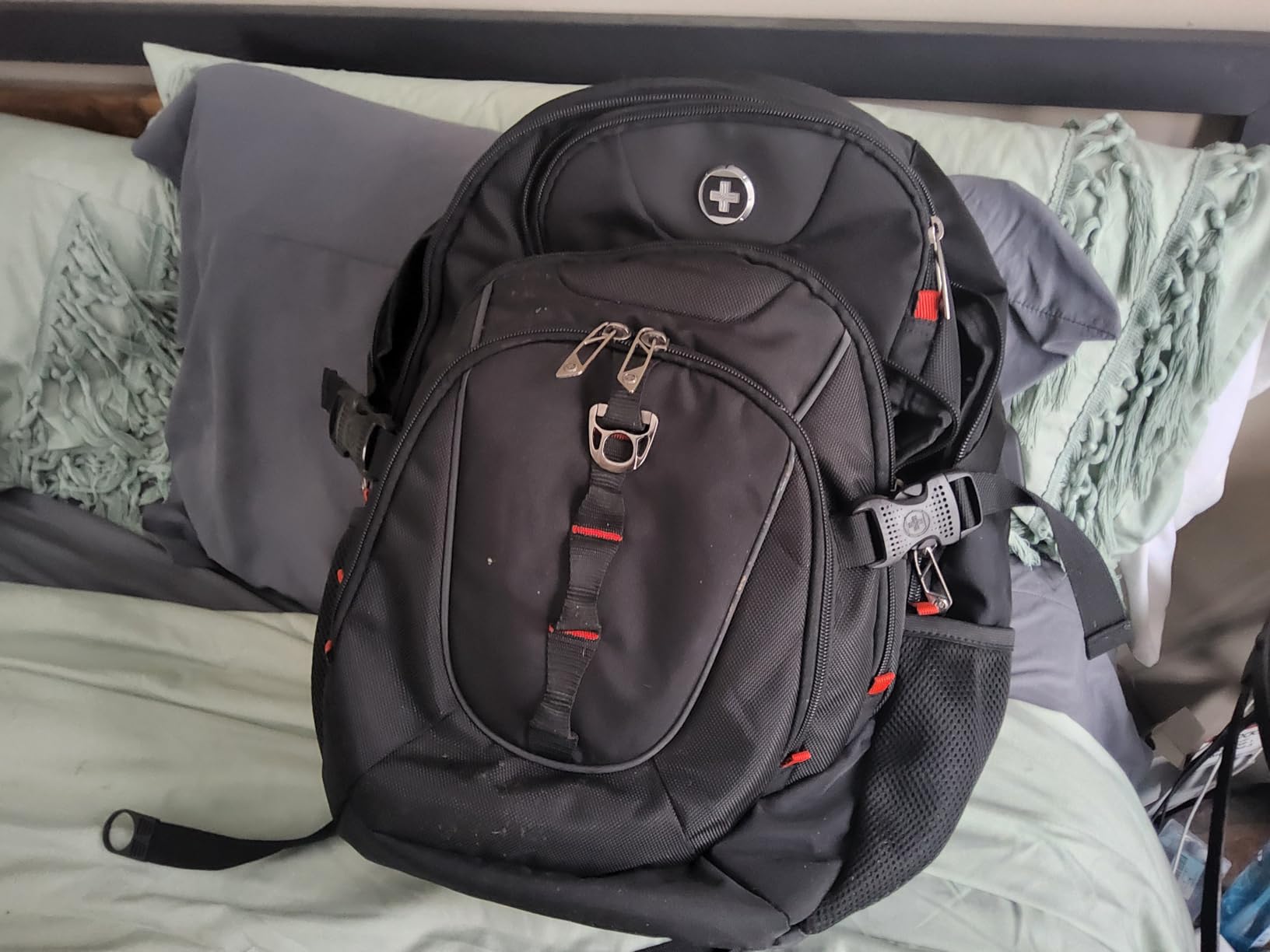 Swissdigital Design Laptop Backpack with USB Charging Port, Travel Backpack Fits 15.6 inches Computer, 31L College School Backpack for Men, Blue/Black | SD803-12 customer photo 2