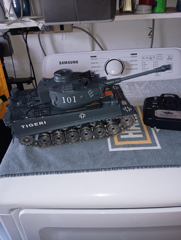 RC Tank, 1:18 Alloy Metal German Tiger I Remote Control Army Model Toys, 2.4Ghz RC Vehicle with Smoke, Sound and Lights, Military Tank for Adults and Kids customer photo 2