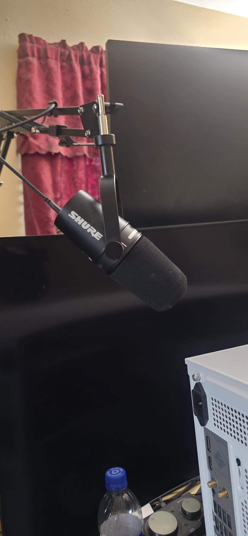 Shure MV7+ Dynamic Microphone - USB-C & XLR Podcast Mic for Streaming, Recording & Broadcasting, OBS Certified, Auto Level Mode, Digital Pop Filter, LED Panel, Black customer photo 1