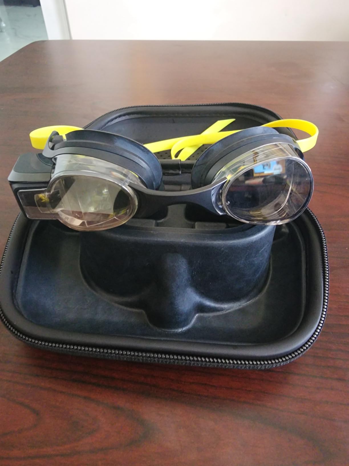 FORM Smart Swim 2 - Goggles with Real-Time Display customer photo 2