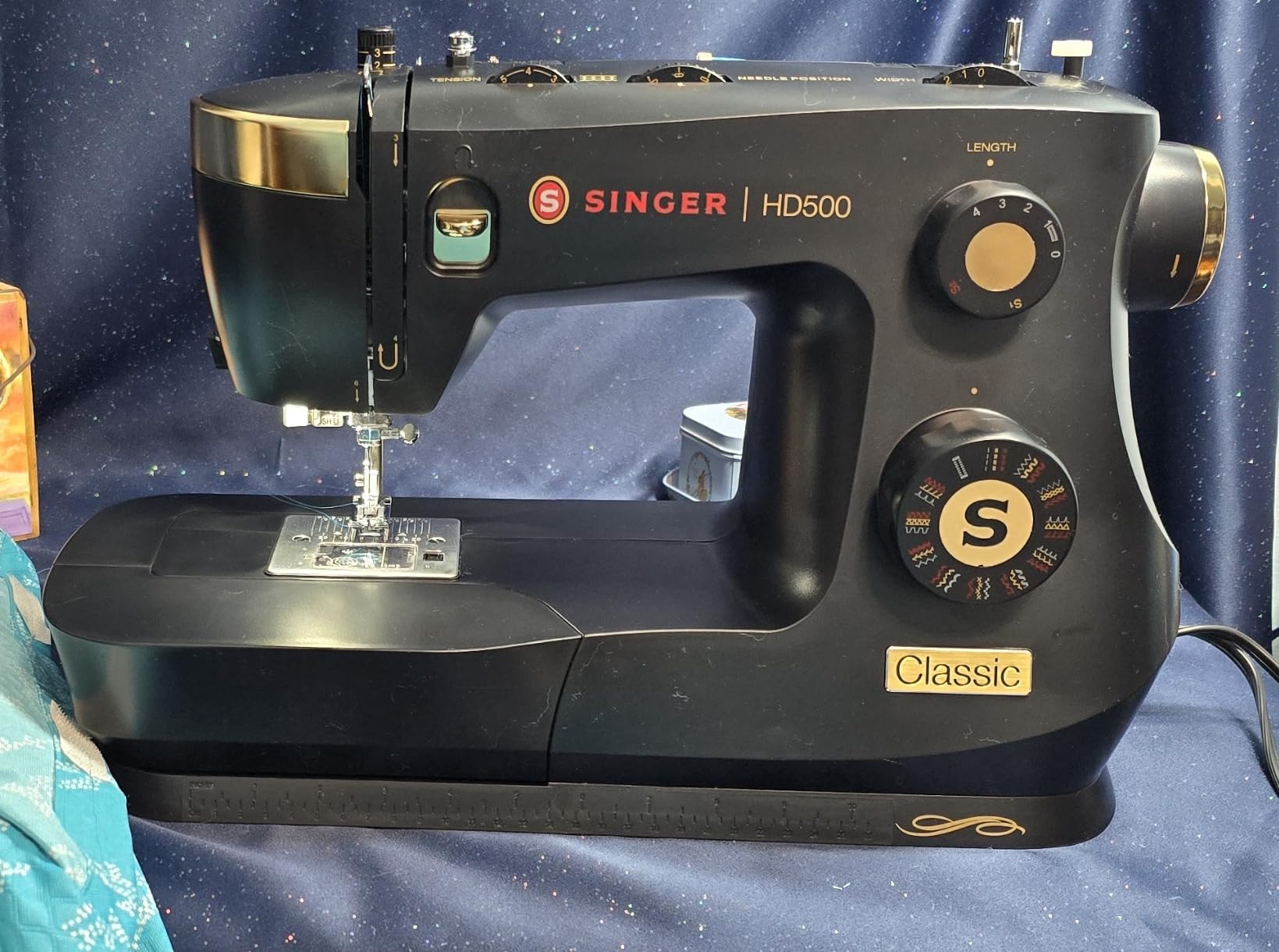 SINGER Heavy Duty 500 Classic Sewing Machine with Accessory Kit | Strong Motor with Enhanced Piercing Power, 23 Built-In Stitches, Full Metal Frame, 1-step Buttonhole & LED Light customer photo 2