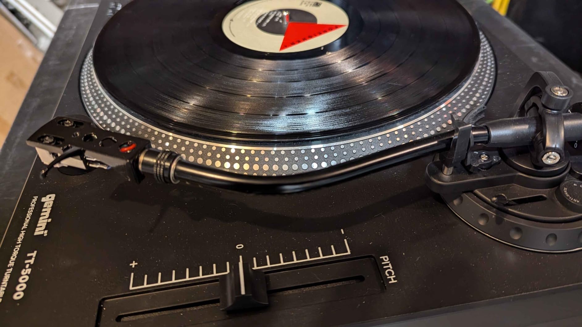 Gemini Direct Drive DJ Turntable for Vinyl Records - USB Turntable with Built-In Preamp, High Torque Motor, Pitch Control, S-Shaped Tonearm, 33/45/78 RPM (TT-5000) customer photo 2