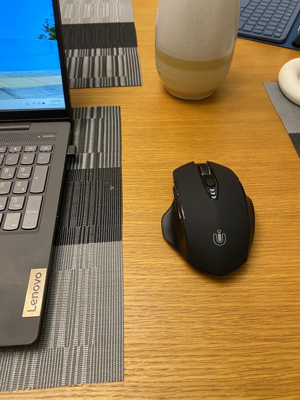 Uineer Wireless Mouse,Upgraded 2.4GHz Rechargeable (Battery Level Visible) Ergonomic Computer Mouse,4 Levels DPI, Wireless Mice for Laptop Computer(Matte Black) customer photo 1