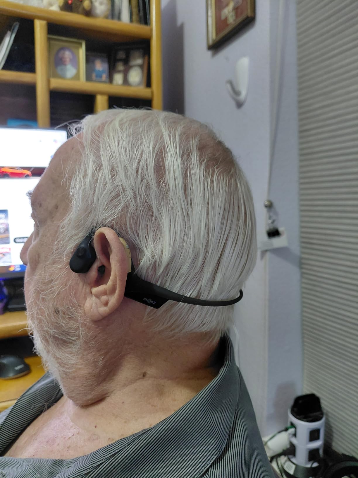 SHOKZ OpenComm2 2025 Upgrade - Open-Ear Bone Conduction Headphones, Wireless Bluetooth Headset with Noise Canceling Mic & Mute Button for Work Calls and Meetings, 16 Hour Talk Time for Mobile & PC - C120 customer photo 2
