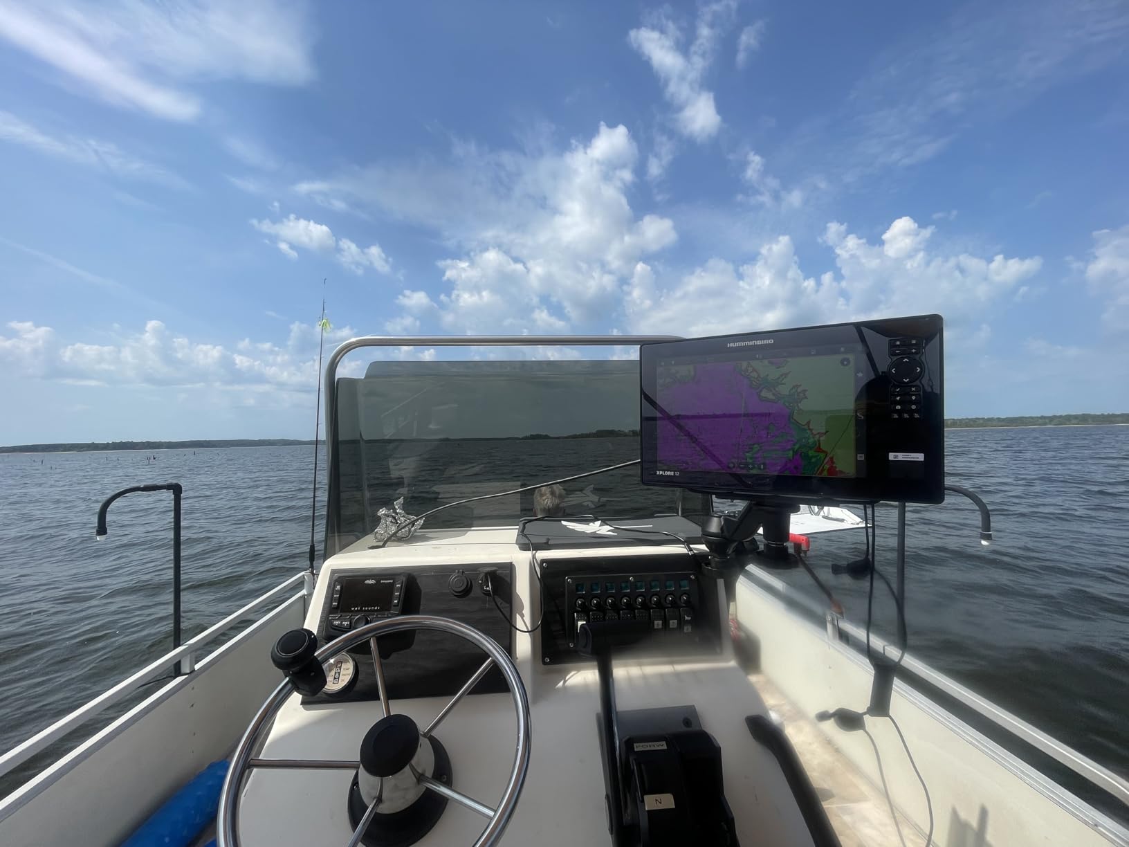 Humminbird XPLORE Series GPS Fish Finder MEGA Side Imaging+ & HD Touchscreen Display (Premium) customer photo 1
